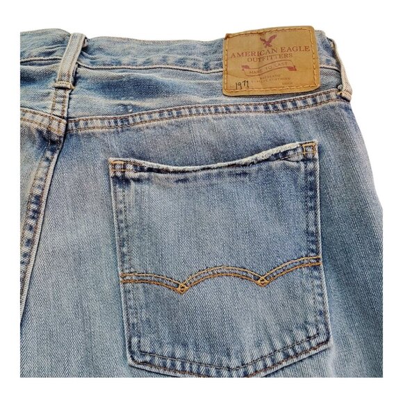 AMERICAN EAGLE SZ 33/32 Low rise Straight Distressed Light Wash Blue Jeans - Picture 8 of 15